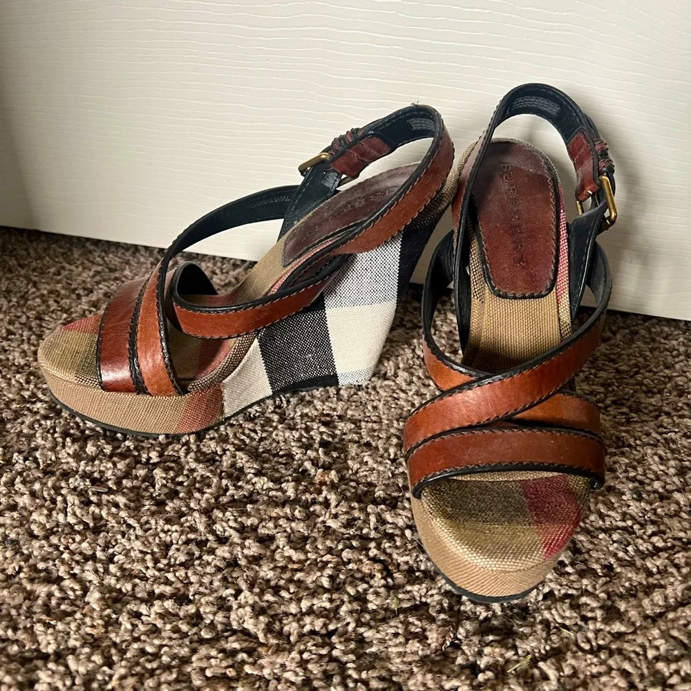 Burberry Brit Canvas Check Warlow Wedge Sandals, size 38 - Picture 2 of 4